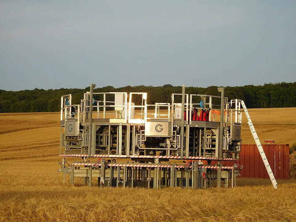 Wind turbine construction, Pougny, E5-15.jpg