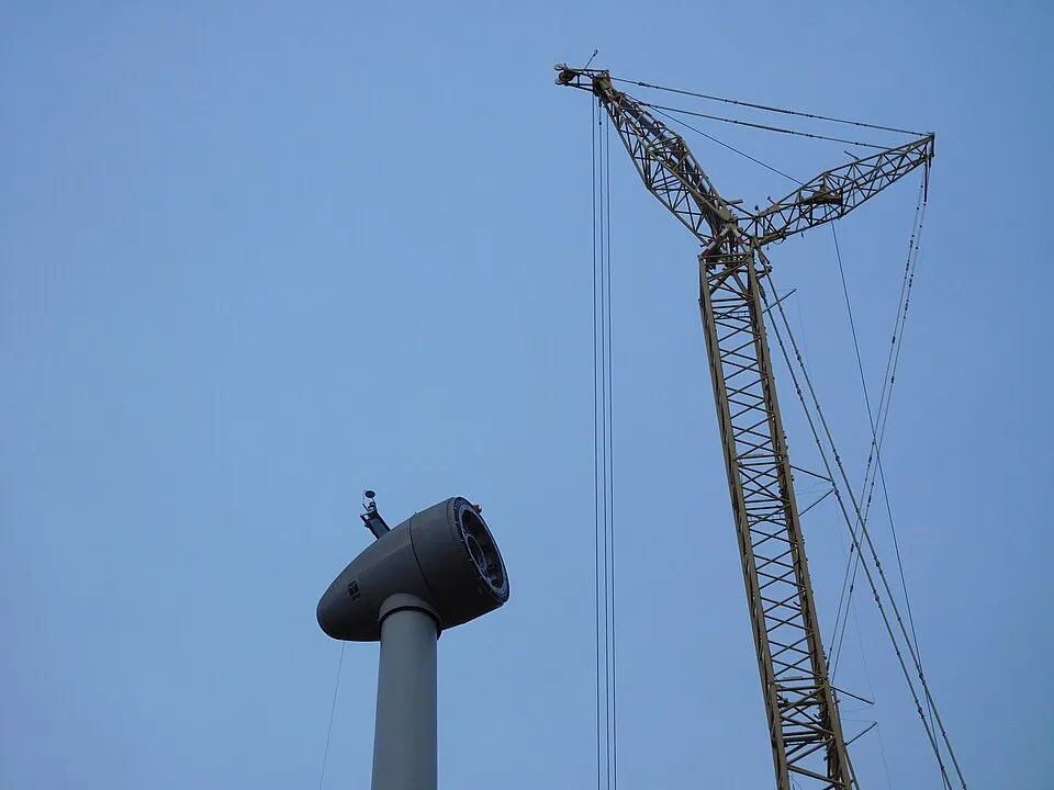Wind turbine construction, Pougny, E6-09, nacelle and crane.jpg