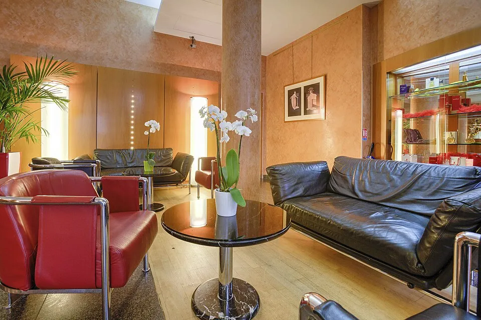 Lobby Seating Area - Paris Opera Cadet Hotel.jpg