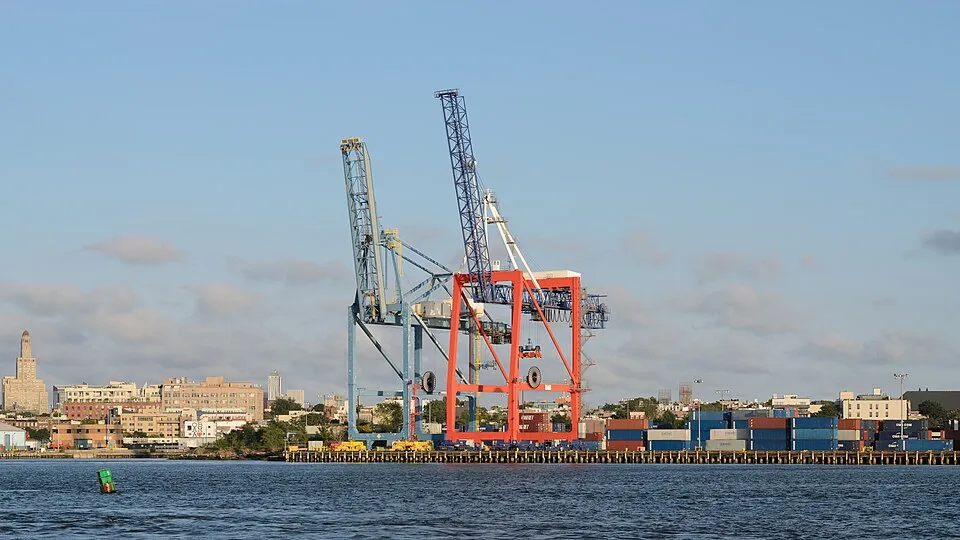 Red Hook Container Terminal New York September 2016 001.jpg